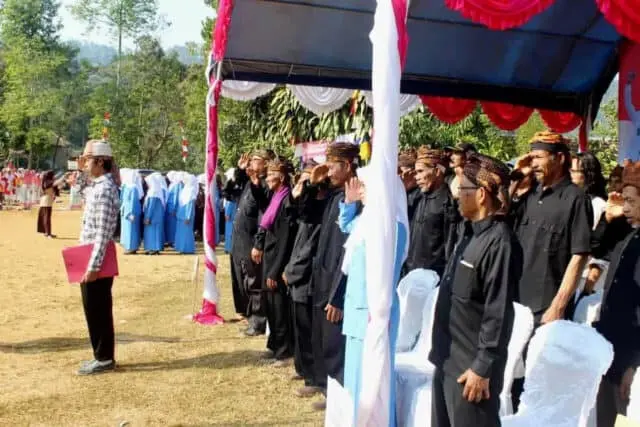 Upacara Bendera HUT ke-73 RI, Warga Desa Warungbanten Tampilkan Atraksi Kesenian Tradisional Upacara Bendera HUT ke-73 RI, Warga Desa Warungbanten Tampilkan Atraksi Kesenian Tradisional