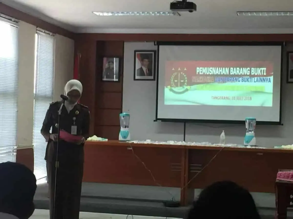 Kejaksaan Negeri Tangerang memusnahkan berbagai barang bukti perkara