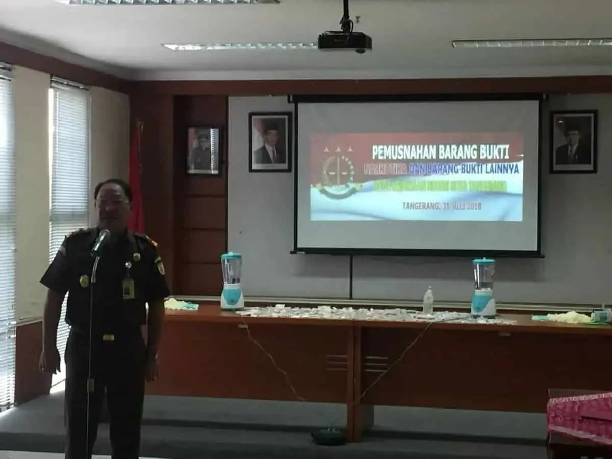 Kejaksaan Negeri Tangerang memusnahkan berbagai barang bukti perkara