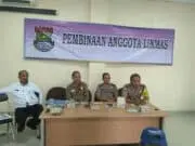 Berikan Pembinaan Anggota Linmas, Kanit Binmas Polsek Curug Iptu Ketut Darmika Sampaikan Pesan Kamtibmas Berikan Pembinaan Anggota Linmas, Kanit Binmas Polsek Curug Iptu Ketut Darmika Sampaikan Pesan Kamtibmas