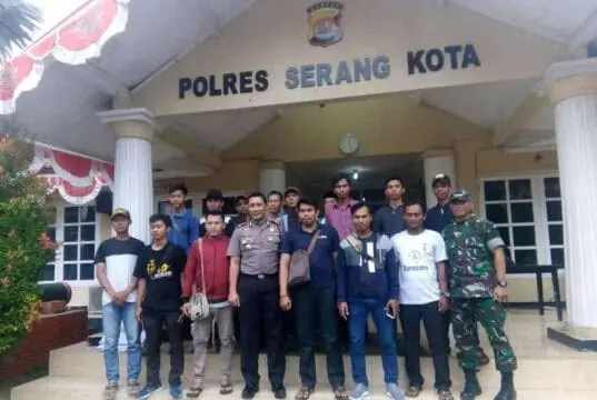 Pemuda Desa Sambangi Kapolres, Minta Deklarasi #2019GantiPresiden Dibatalkan Pemuda Desa Sambangi Kapolres, Minta Deklarasi #2019GantiPresiden Dibatalkan