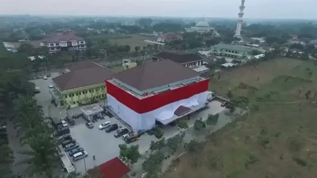 Sambut HUT Kemerdekaan RI ke-73, Sang Saka Merah Putih Menutupi Gedung Mapolres Kota Tangerang Sambut HUT Kemerdekaan RI ke-73, Sang Saka Merah Putih Menutupi Gedung Mapolres Kota Tangerang