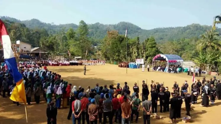 Upacara Bendera HUT ke-73 RI, Warga Desa Warungbanten Tampilkan Atraksi Kesenian Tradisional