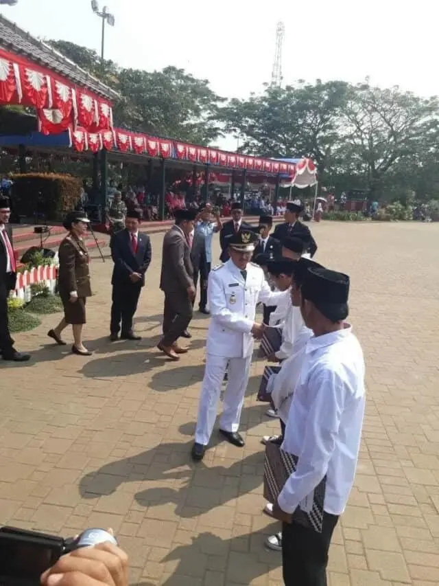 Wakil Bupati Lebak Serahkan Remisi Kemerdekaan Kepada 78 Narapidana Rutan Rangkasbitung Wakil Bupati Lebak Serahkan Remisi Kemerdekaan Kepada 78 Narapidana Rutan Rangkasbitung