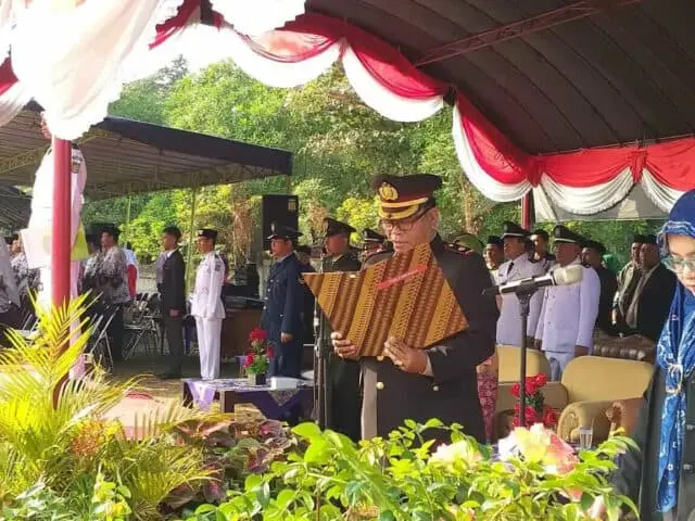 Upacara HUT RI ke 73, Polsek Neglasari Terjunkan Puluhan Personil Gabungan Dari Unsur Muspika Upacara HUT RI ke 73, Polsek Neglasari Terjunkan Puluhan Personil Gabungan Dari Unsur Muspika
