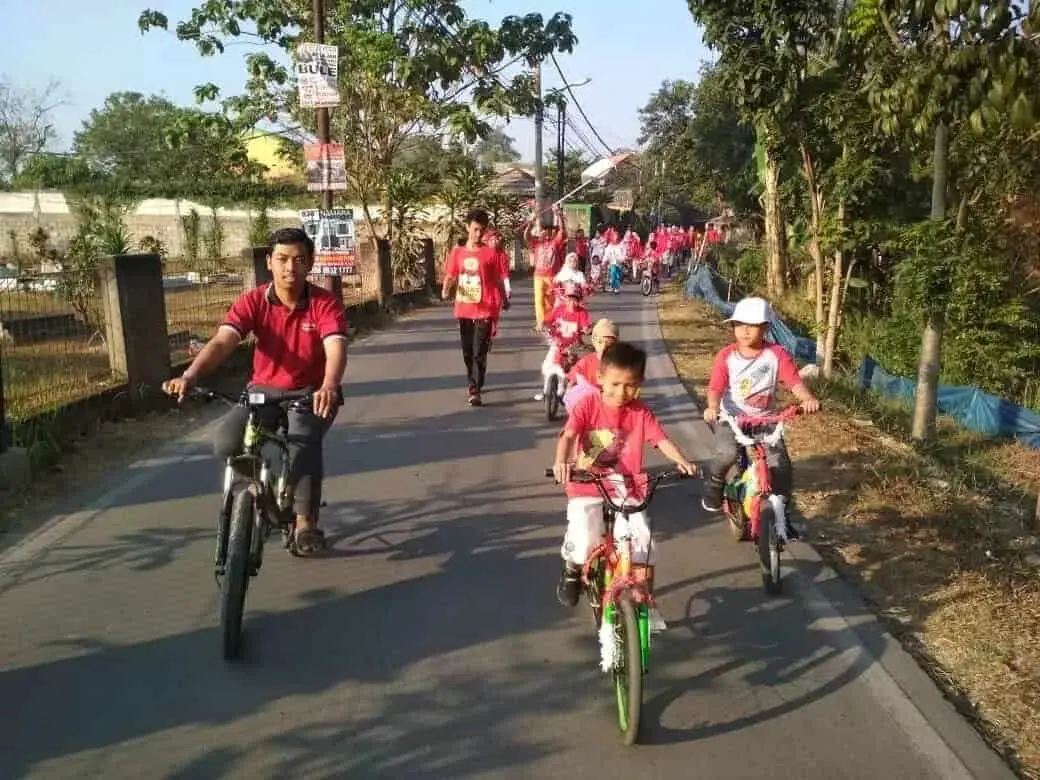 Warga Graha Indah 2 Pamulang Meriahkan Hari Kemerdekaan Dengan Senam Poco Poco Warga Graha Indah 2 Pamulang Meriahkan Hari Kemerdekaan Dengan Senam Poco Poco