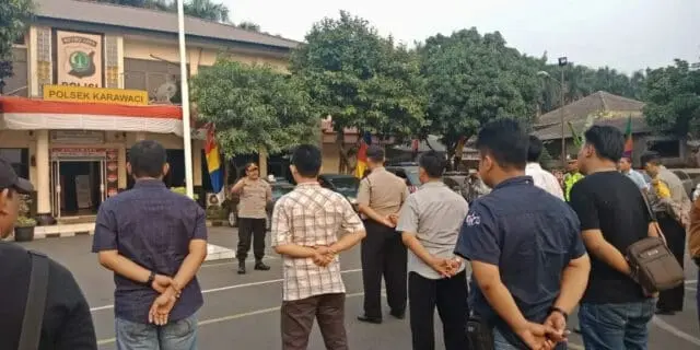Sambut Hari Raya Idul Adha 1439H, Kapolsek Karawaci Gelar Apel Pengamaman Malam Takbir Sambut Hari Raya Idul Adha 1439H, Kapolsek Karawaci Gelar Apel Pengamaman Malam Takbir