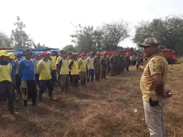 Warga Kampung Cacing Dibantu Satpol PP Menata Lingkungan untuk Jadi Destinasi Wisata Warga Kampung Cacing Dibantu Satpol PP Menata Lingkungan untuk Jadi Destinasi Wisata