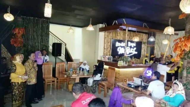 Asyiknya Makan di 'Waroeng Gaul Ma'Odah' Tangerang, Tidak Enak Tidak Bayar Asyiknya Makan di 'Waroeng Gaul Ma'Odah' Tangerang, Tidak Enak Tidak Bayar