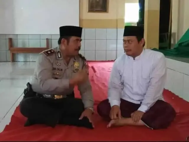 Sampaikan Pesan Kamtibmas, Kapolsek Karawaci Jalin Silaturahmi Bersama Tokoh Agama Di Majlis Taqlim Darussallaam Sampaikan Pesan Kamtibmas, Kapolsek Karawaci Jalin Silaturahmi Bersama Tokoh Agama Di Majlis Taqlim Darussallaam