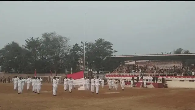Aiptu Purwanto Hadiri Upacara Penurunan Bendera Merah Putih di Lapangan Porci Cibodas Dalam Rangka Hut RI ke 73