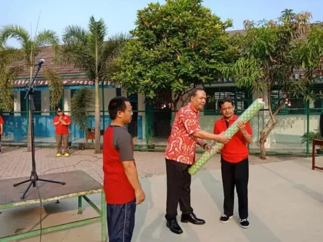 Peringati HUT RI Ke-73, Nanang Kurniawan Bantu Fasilitas Sekolah Peringati HUT RI Ke-73, Nanang Kurniawan Bantu Fasilitas Sekolah