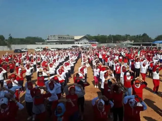 Sambut Kemeriahan Hari Kemerdekaan NKRI ke-73, Ribuan Warga Ikuti Gerak Jalan Sehat Desa Cirarab Sambut Kemeriahan Hari Kemerdekaan NKRI ke-73, Ribuan Warga Ikuti Gerak Jalan Sehat Desa Cirarab