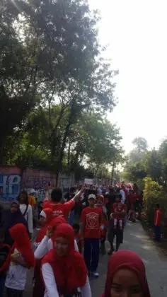 Sambut Kemeriahan Hari Kemerdekaan NKRI ke-73, Ribuan Warga Ikuti Gerak Jalan Sehat Desa Cirarab