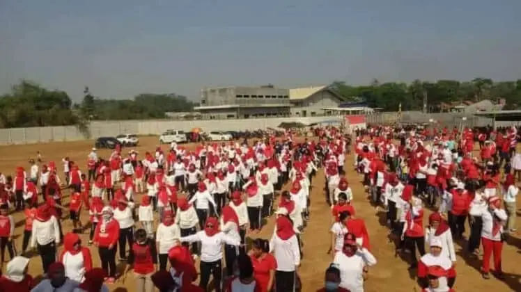 Sambut Kemeriahan Hari Kemerdekaan NKRI ke-73, Ribuan Warga Ikuti Gerak Jalan Sehat Desa Cirarab