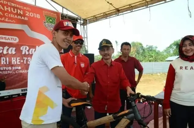 Sambut Kemeriahan Hari Kemerdekaan NKRI ke-73, Ribuan Warga Ikuti Gerak Jalan Sehat Desa Cirarab