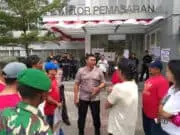 Kapolsek Cipondoh, Pimpin Pengamanan Unjuk Rasa Warga Taman Royal