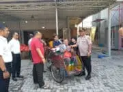 Di Kawal Kapolsek Neglasari, Vihara Bhutong Berbagi Sembako