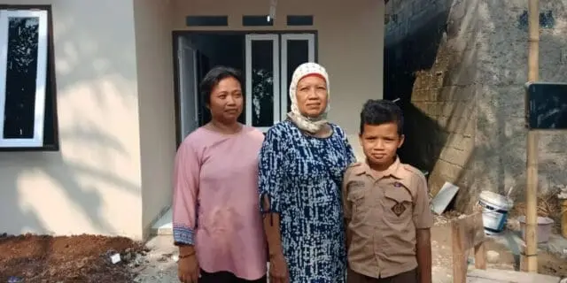 Program Bedah Rumah Polres Tangsel, Ibu Mamah : Alhamdulilah Rumah Saya Sudah Layak Di Huni" Program Bedah Rumah Polres Tangsel, Ibu Mamah : Alhamdulilah Rumah Saya Sudah Layak Di Huni"