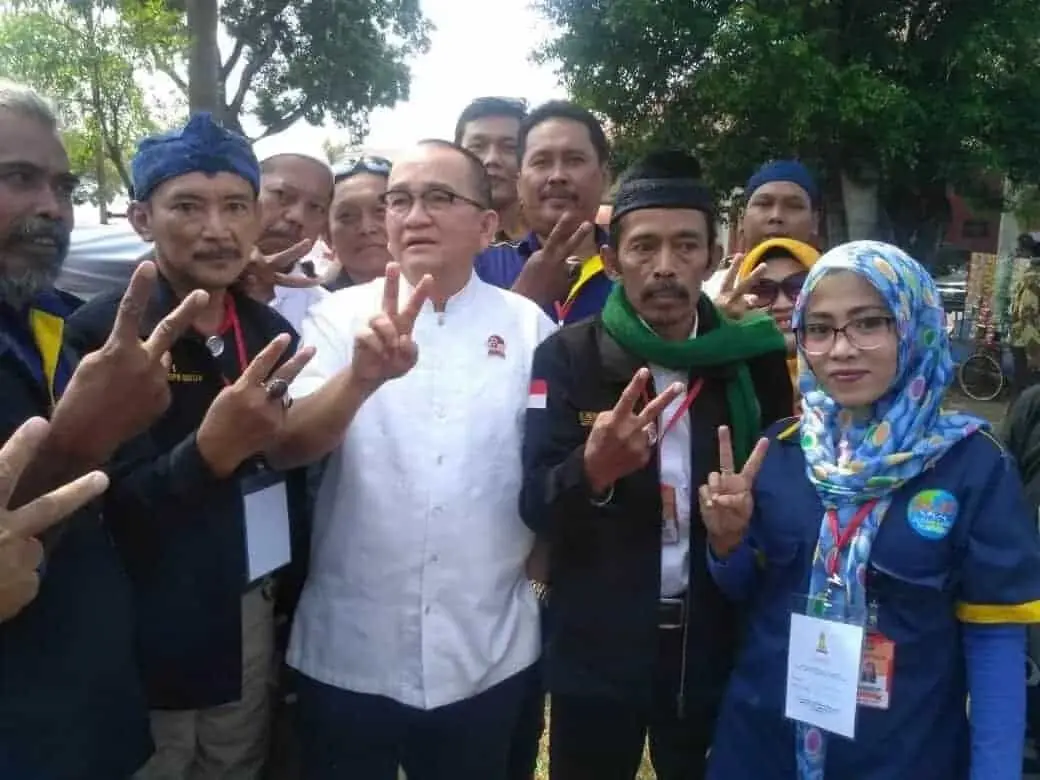 Relawan JLN Indonesia Bersama AMBB Ajak Elemen Bangsa Sukseskan Pemilu Tanpa Hoax dan Isu SARA Relawan JLN Indonesia Bersama AMBB Ajak Elemen Bangsa Sukseskan Pemilu Tanpa Hoax dan Isu SARA