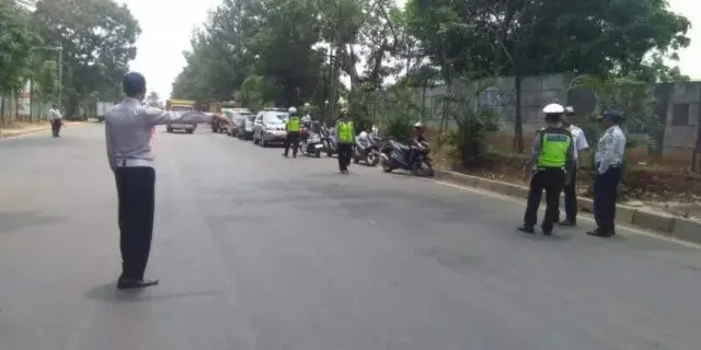 Sasar Truk Obesitas Dan KIR, Dinas Perhubungan Tangsel Bersama Polsek Cisauk Gelar Razia Sasar Truk Obesitas Dan KIR, Dinas Perhubungan Tangsel Bersama Polsek Cisauk Gelar Razia