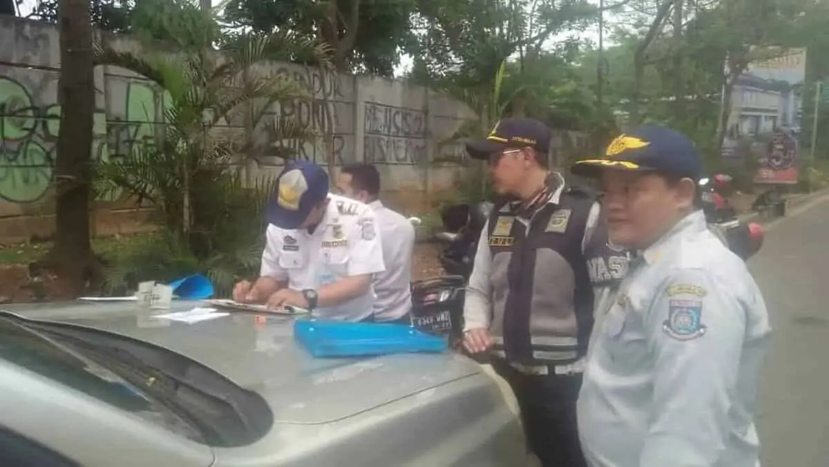 Sasar Truk Obesitas Dan KIR, Dinas Perhubungan Tangsel Bersama Polsek Cisauk Gelar Razia Sasar Truk Obesitas Dan KIR, Dinas Perhubungan Tangsel Bersama Polsek Cisauk Gelar Razia
