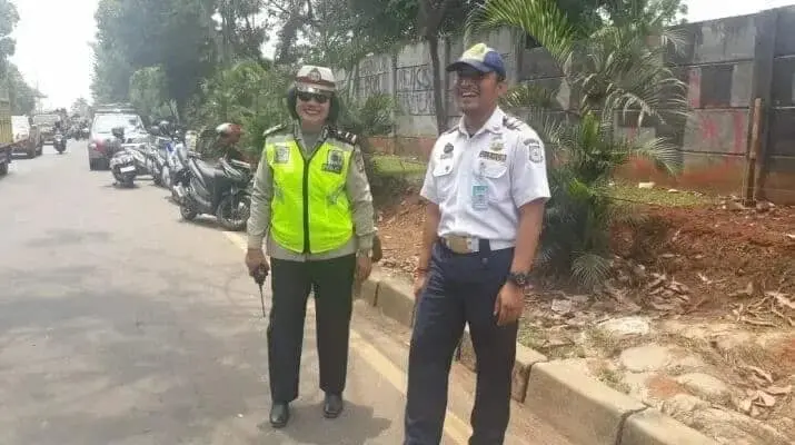 Sasar Truk Obesitas Dan KIR, Dinas Perhubungan Tangsel Bersama Polsek Cisauk Gelar Razia Sasar Truk Obesitas Dan KIR, Dinas Perhubungan Tangsel Bersama Polsek Cisauk Gelar Razia