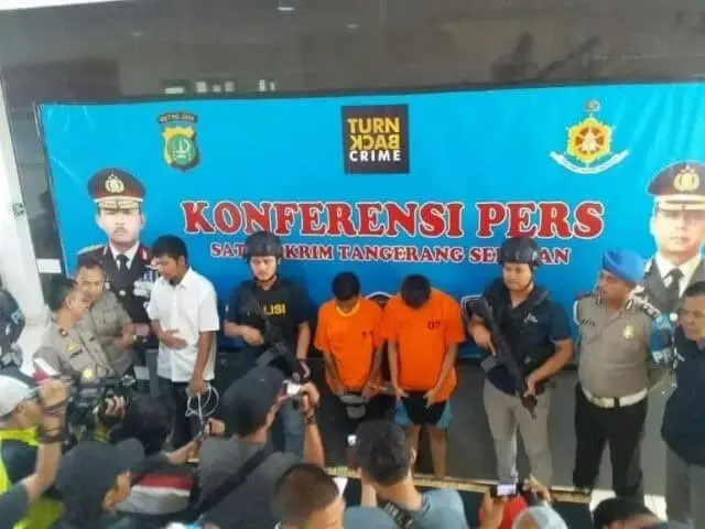 Dua Pelaku Jambret Mahasiswi UIN di Bekuk Reskrim Polres Tangsel Dua Pelaku Jambret Mahasiswi UIN di Bekuk Reskrim Polres Tangsel