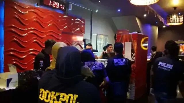Positif Narkoba 3 Pengunjung Tempat Hiburan Malam Ditangkap Polisi Positif Narkoba 3 Pengunjung Tempat Hiburan Malam Ditangkap Polisi