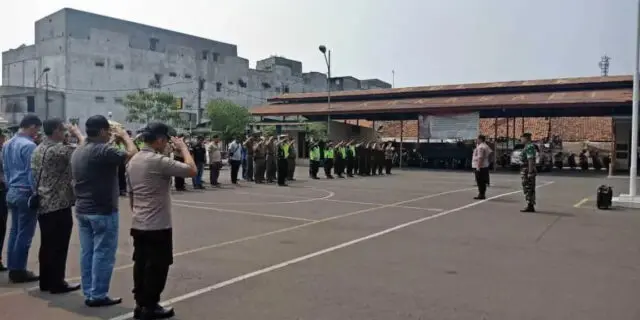 Cegah Bentrok Suporter Bola Polisi Dan TNI Apel Siaga Cegah Bentrok Suporter Bola Polisi Dan TNI Apel Siaga