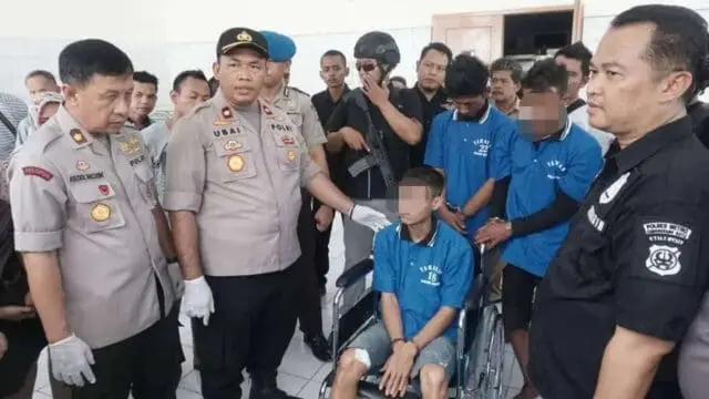 Kelompok Begal Sadis Dibekuk Polisi Satu Pelaku Ditembak Mati Kelompok Begal Sadis Dibekuk Polisi Satu Pelaku Ditembak Mati