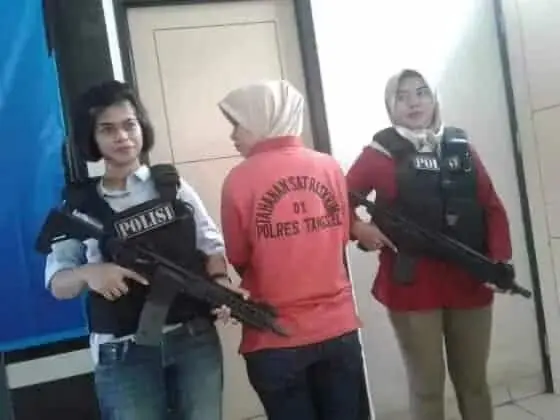Wanita Pemalsu Dokumen Pembiayaan Leasing Ditangkap Polisi Wanita Pemalsu Dokumen Pembiayaan Leasing Ditangkap Polisi