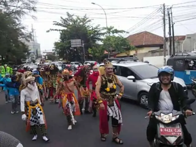 Rampak Buto Tampilan Satpol PP Memukau Pengunjung Festival Cisadane Rampak Buto Tampilan Satpol PP Memukau Pengunjung Festival Cisadane