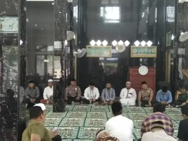 Tim JUMLING Pemkab Tangerang Hibahkan 20 Juta Pada Masjid Jami Al – Barkah Desa Tanjung Burung Teluk Naga Tim JUMLING Pemkab Tangerang Hibahkan 20 Juta Pada Masjid Jami Al – Barkah Desa Tanjung Burung Teluk Naga