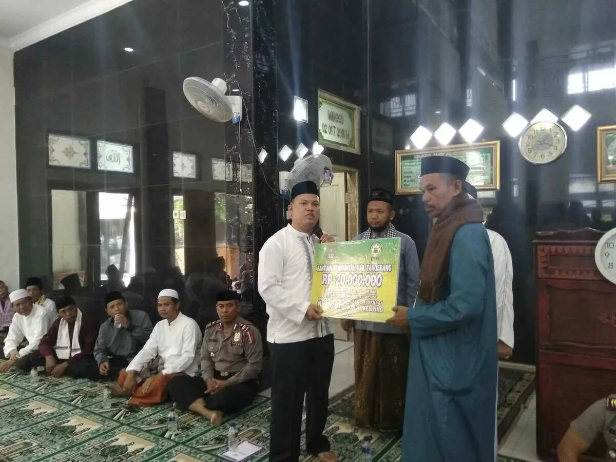 Tim JUMLING Pemkab Tangerang Hibahkan 20 Juta Pada Masjid Jami Al – Barkah Desa Tanjung Burung Teluk Naga Tim JUMLING Pemkab Tangerang Hibahkan 20 Juta Pada Masjid Jami Al – Barkah Desa Tanjung Burung Teluk Naga