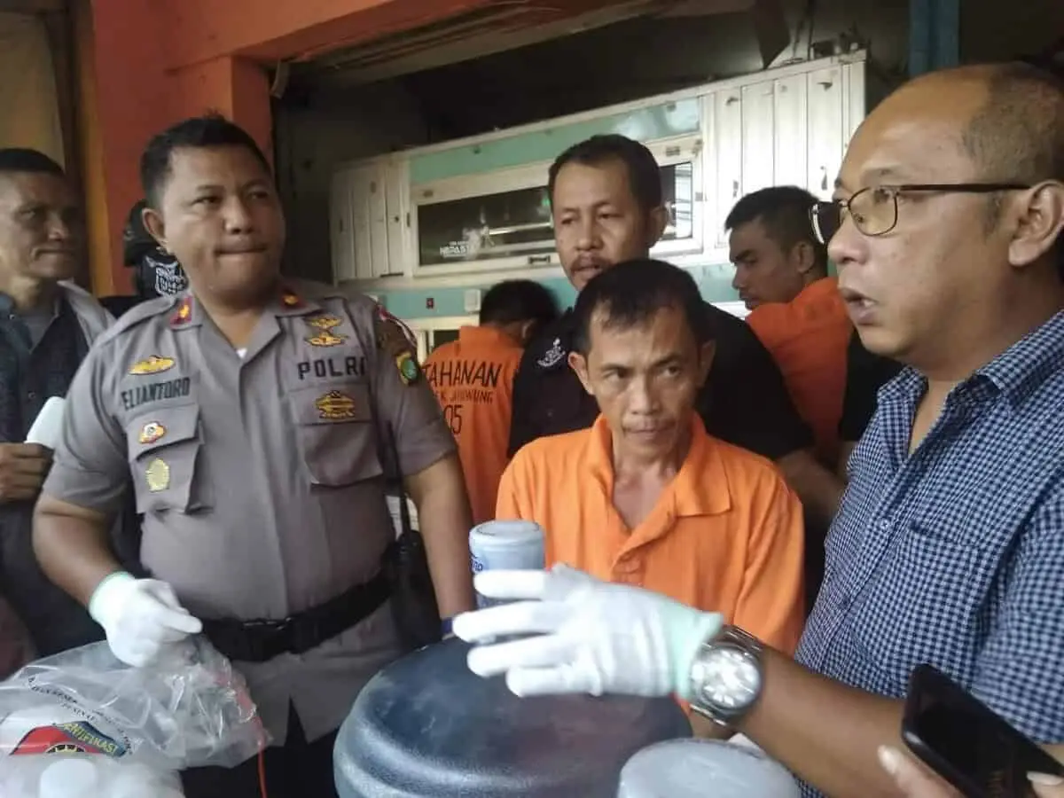 Polisi Tangkap Pemalsu Air Minum Merk Terkenal