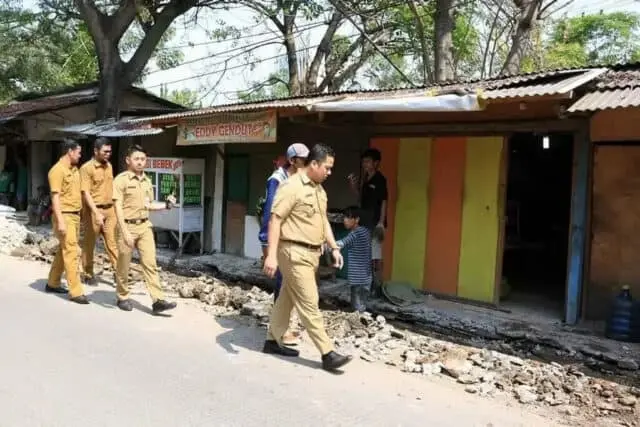Lihat Galian Kabel Semrawut, Wali Kota Tangerang Akan Panggil Pihak Terkait Lihat Galian Kabel Semrawut, Wali Kota Tangerang Akan Panggil Pihak Terkait