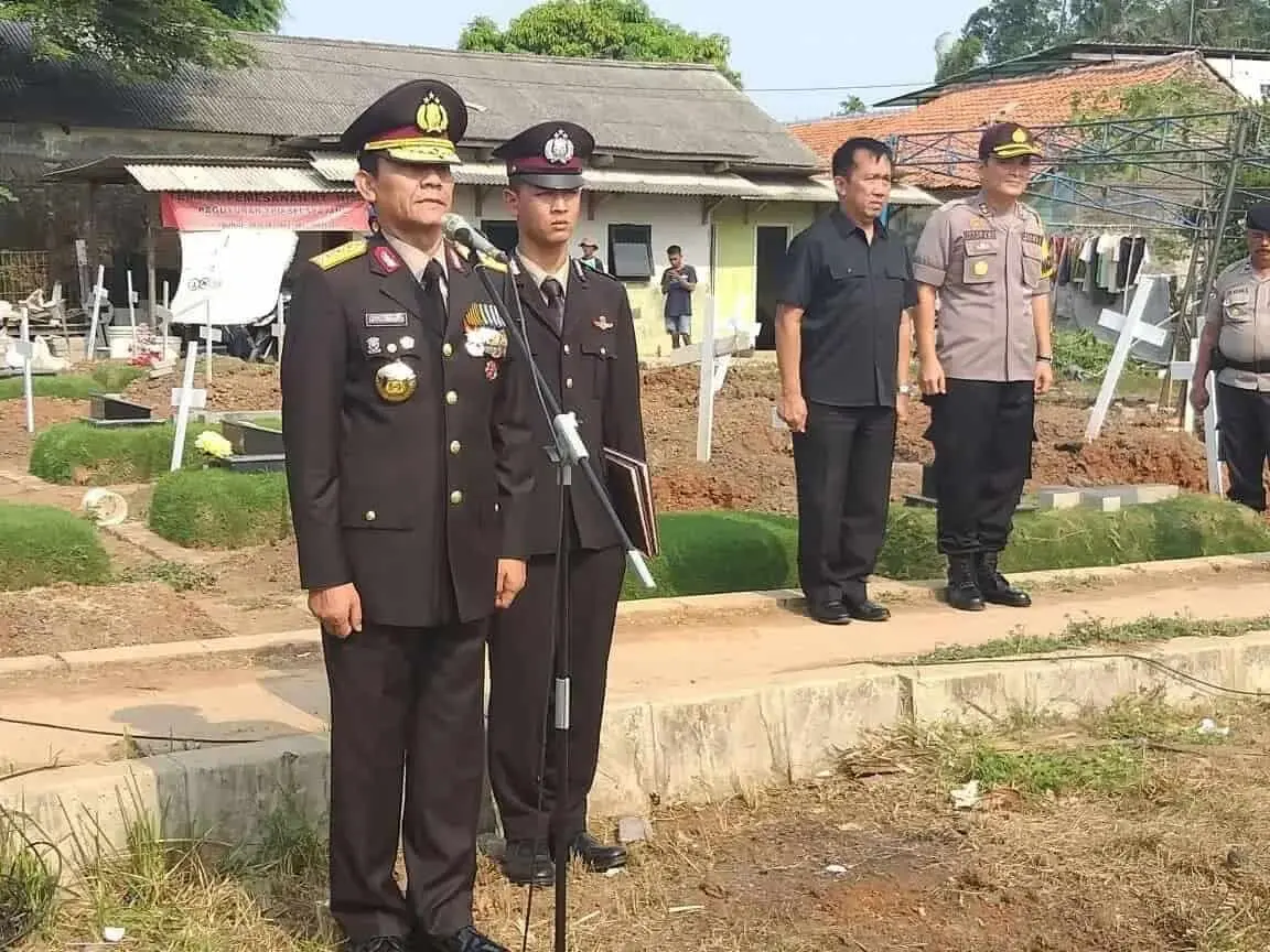 Kapolsek Neglasari, Hadiri Prosesi Pemakaman AKBP Ependi Sirait