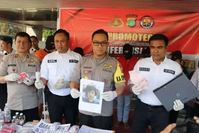 Polisi Ungkap Jaringan Prostitusi Online di Tangerang Polisi Ungkap Jaringan Prostitusi Online di Tangerang