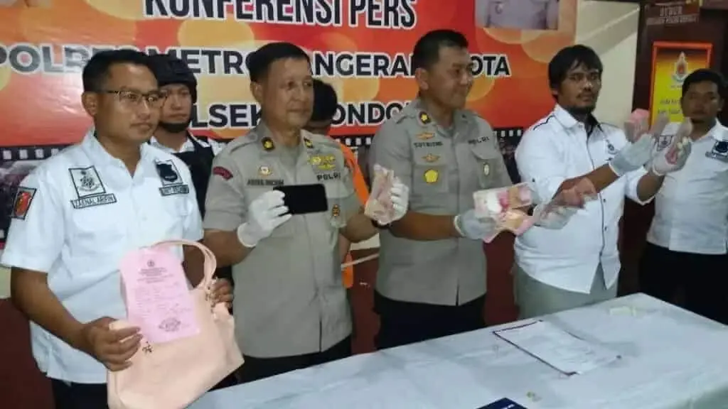 Tega, Demi Bahagiakan Kekasih Adik Curi Uang Kakak Ipar Senilai 145 Juta Tega, Demi Bahagiakan Kekasih Adik Curi Uang Kakak Ipar Senilai 145 Juta