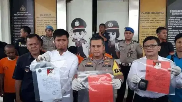 4 Dari 6 Anggota BNN Gadungan Berhasil Diringkus Polisi 4 Dari 6 Anggota BNN Gadungan Berhasil Diringkus Polisi