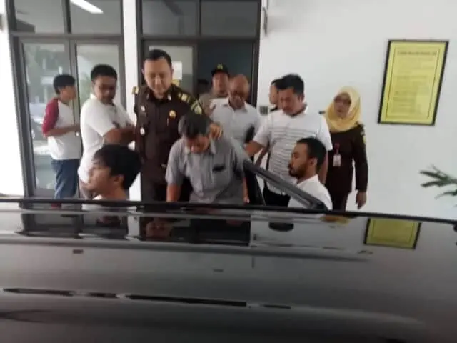 Pungli PTSL, Kejari Kota Tangerang Tahan Lurah Paninggilan Pungli PTSL, Kejari Kota Tangerang Tahan Lurah Paninggilan