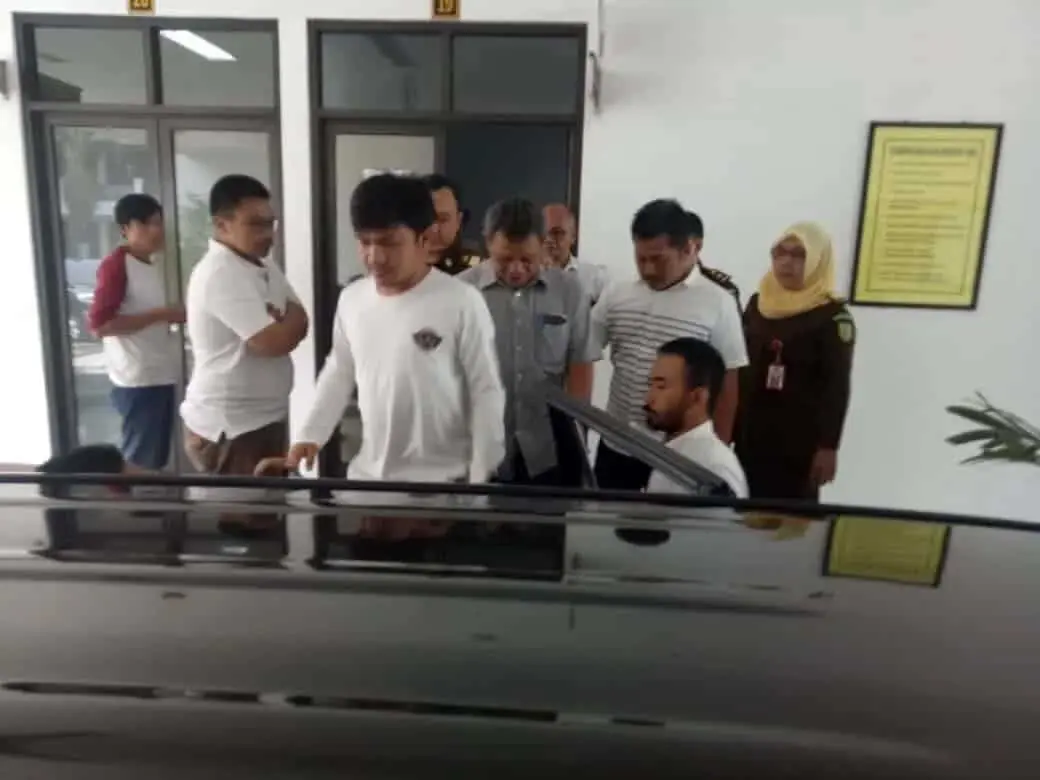Pungli PTSL, Kejari Kota Tangerang Tahan Lurah Paninggilan Pungli PTSL, Kejari Kota Tangerang Tahan Lurah Paninggilan