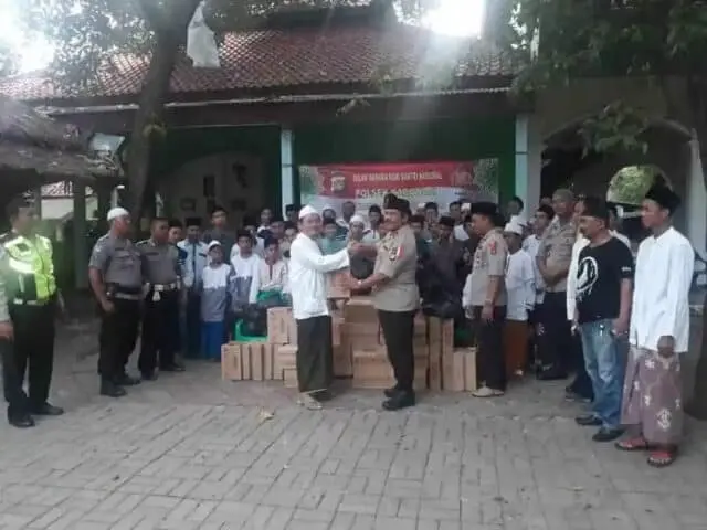Sambut HSN, Polsek Karawaci Gelar Baksos di Ponpes Ar-Ruhama Sambut HSN, Polsek Karawaci Gelar Baksos di Ponpes Ar-Ruhama