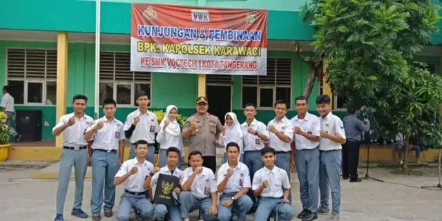 Sambang Sekolah Kapolsek Minta Pelajar Kejar Prestasi Sambang Sekolah Kapolsek Minta Pelajar Kejar Prestasi