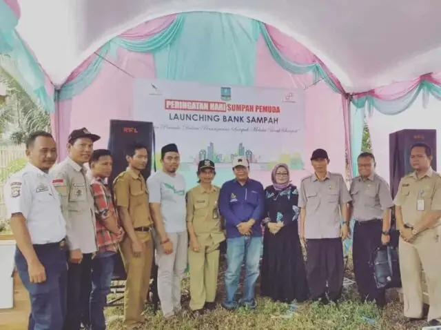 Bank Sampah, Solusi Ekonomi Kerakyatan Bank Sampah, Solusi Ekonomi Kerakyatan