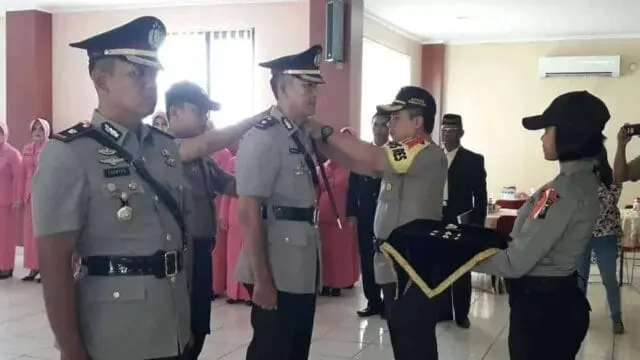 Kapolres Tangsel Pimpin Sertijab 2 Kapolsek Kapolres Tangsel Pimpin Sertijab 2 Kapolsek