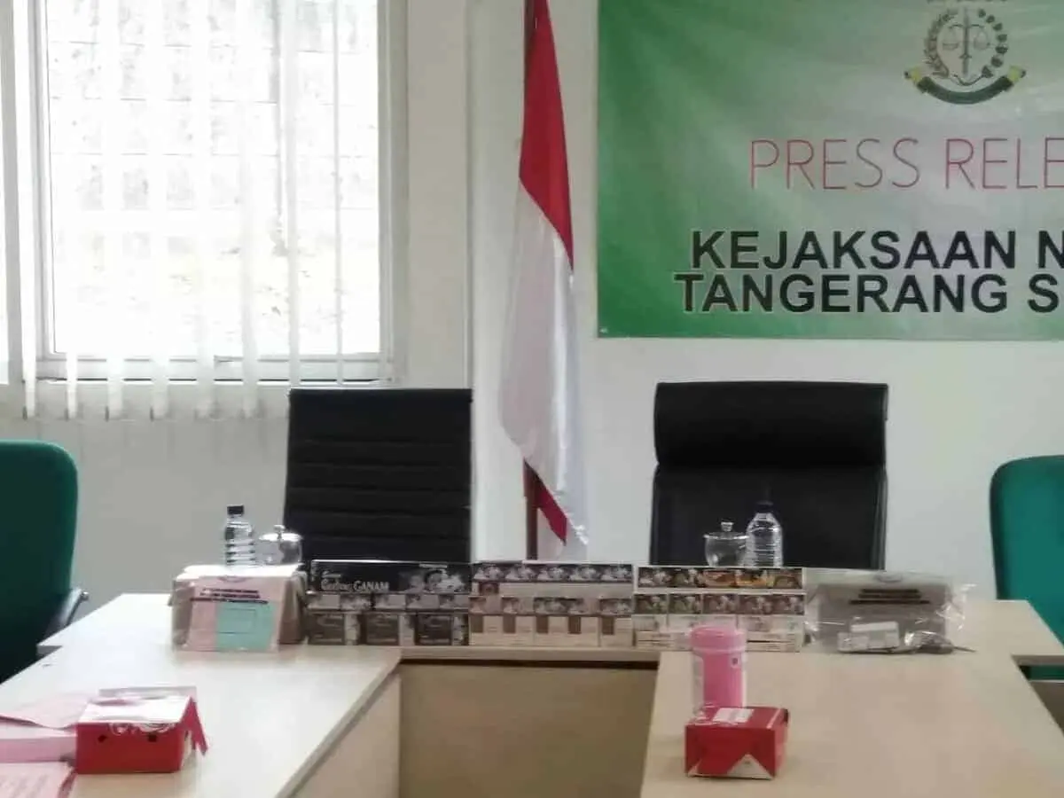 Bea Cukai Tangsel Amankan Pelaku Pengedar Rokok Ilegal Tak Bercukai Bea Cukai Tangsel Amankan Pelaku Pengedar Rokok Ilegal Tak Bercukai