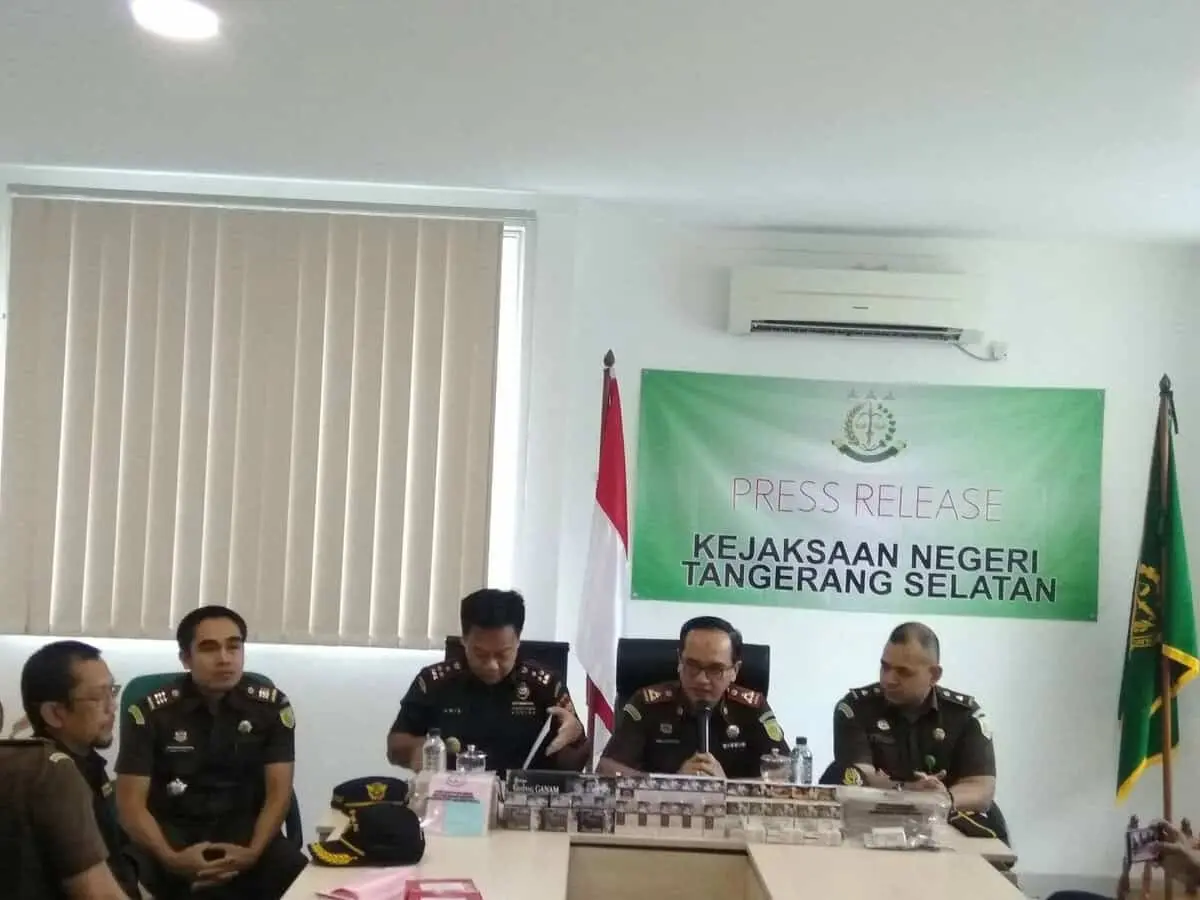 Bea Cukai Tangsel Amankan Pelaku Pengedar Rokok Ilegal Tak Bercukai Bea Cukai Tangsel Amankan Pelaku Pengedar Rokok Ilegal Tak Bercukai