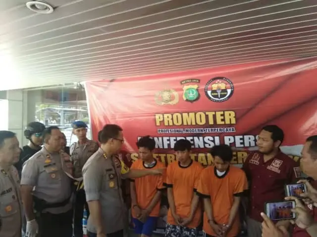Tiga Perampok Minimarket di Tangerang Diringkus Polisi Tiga Perampok Minimarket di Tangerang Diringkus Polisi